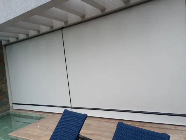 Toldo cortina em área externa de casa em Sorocaba
