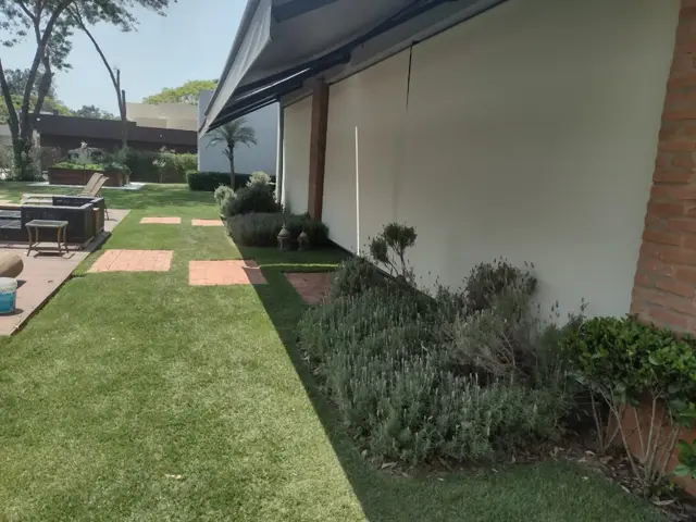 Toldo cortina em fachada de comércio em Sorocaba